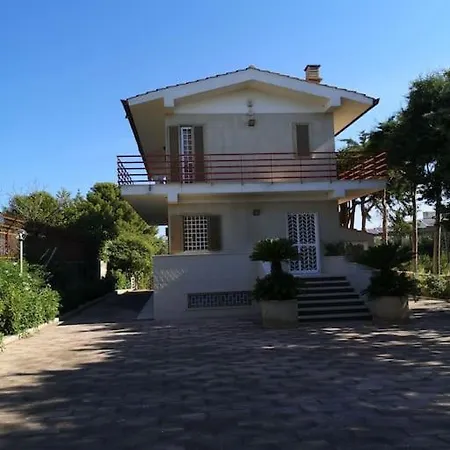 Lagioia 1 Villa *